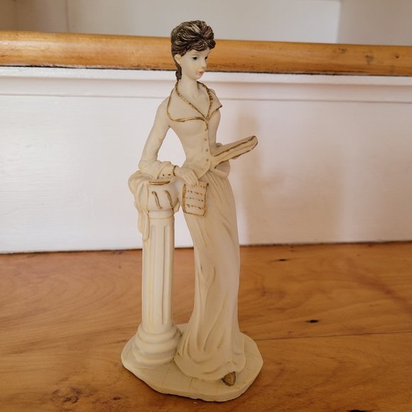 Elegant Lady Reader Sculpture in Resin - Picture 6 of 11